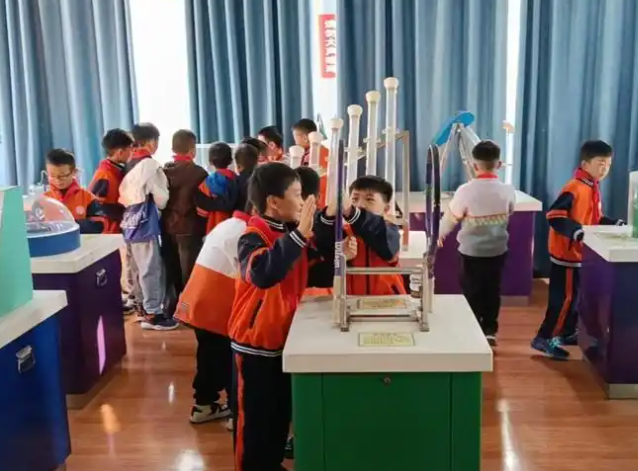 激起学习兴趣激活中小学科学教育生机不能只靠学校单打独斗